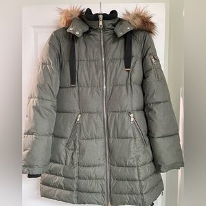 Winter coat green Nautica large excellent like-new condition